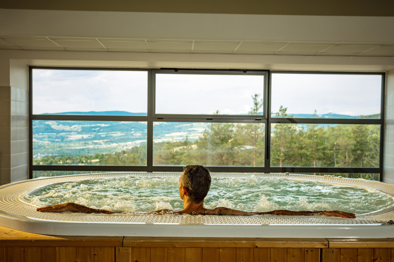 Complexe Euro-méditerranéen - jacuzzi et balnéothérapie lozère